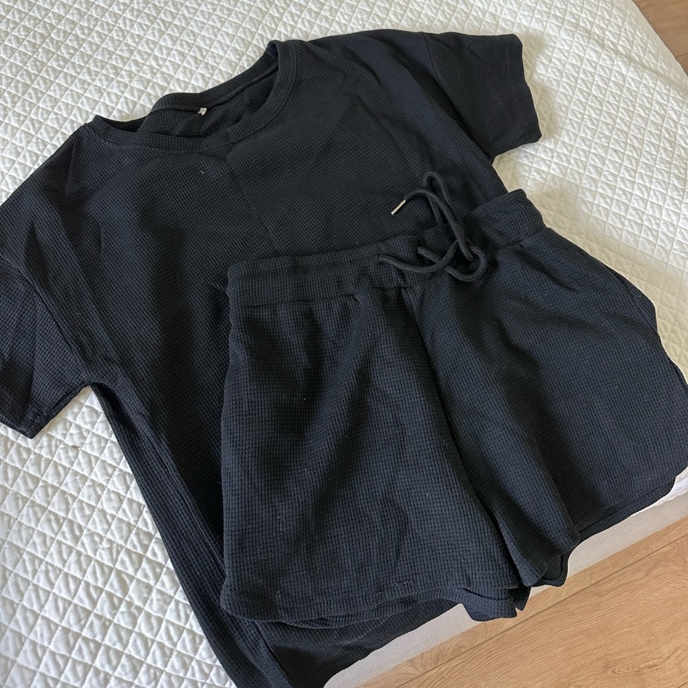 Loungewear set. Shorts and T-shirt.
